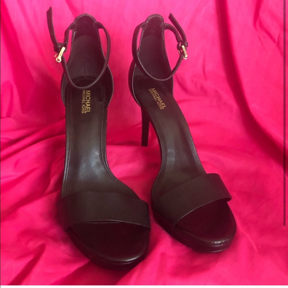 New black Michael Kors Heels
